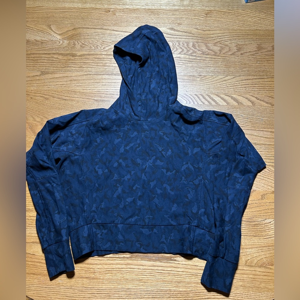Women’s Athleta Farafallon Printed Navy Camouflage Cropped Hoodie Size XXS